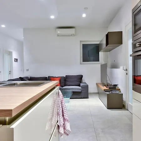 Apartament Modern 3 Bed & 2 Bth Sliema