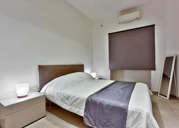 Apartament Modern 3 Bed & 2 Bth Sliema