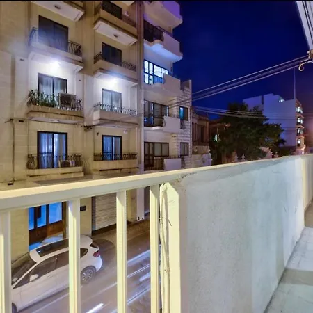 Apartment Modern 3 Bed & 2 Bth *