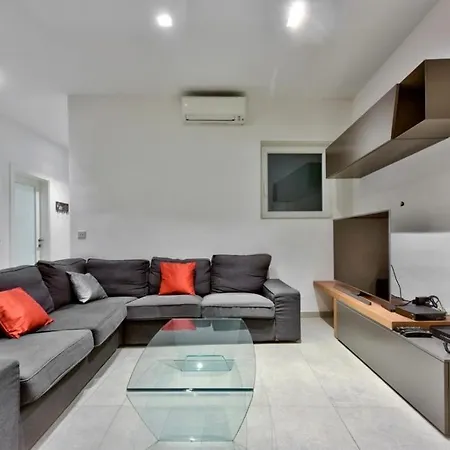 Modern 3 Bed & 2 Bth *