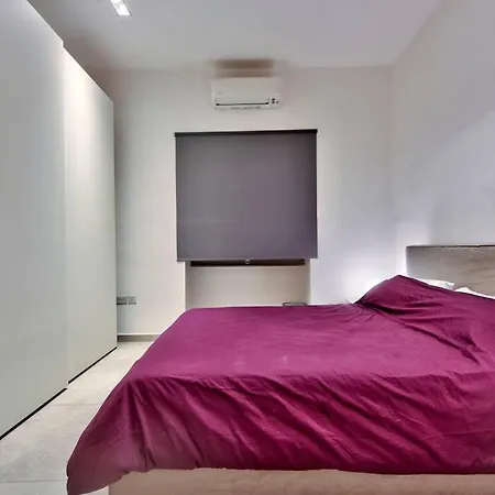 Modern 3 Bed & 2 Bth 아파트