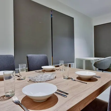 Modern 3 Bed & 2 Bth *