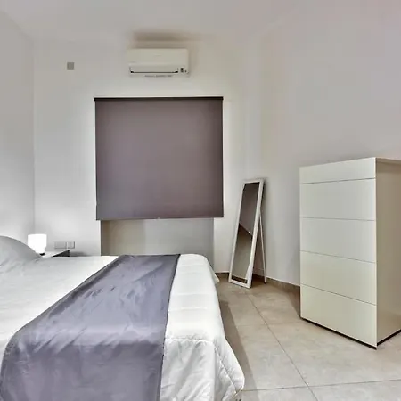Modern 3 Bed & 2 Bth * Sliema