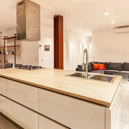 Modern 3 Bed & 2 Bth Apartmán