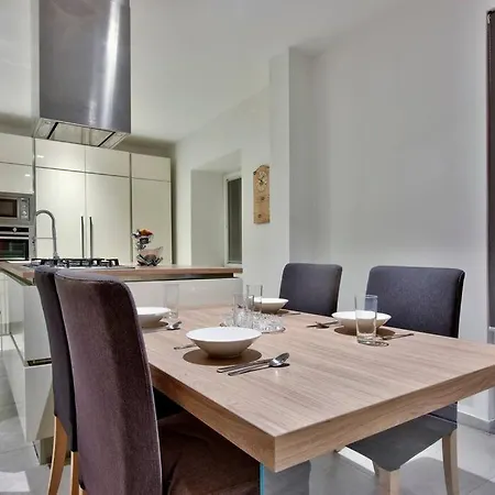 Modern 3 Bed & 2 Bth *