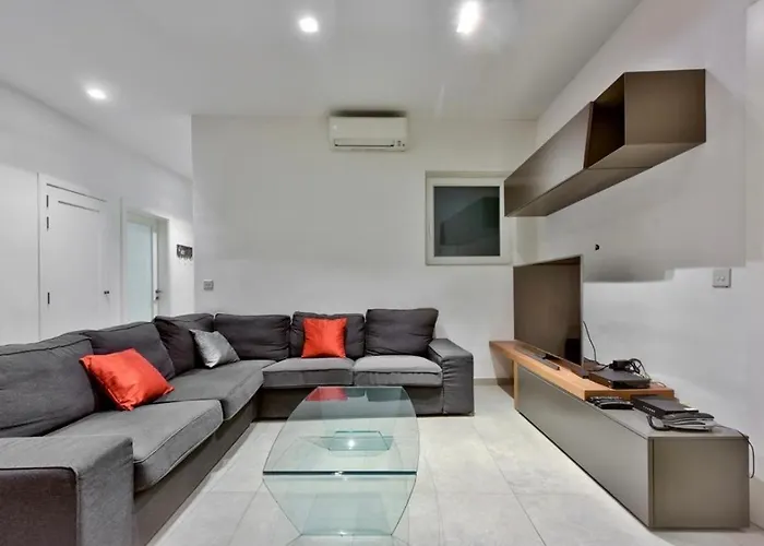 Modern 3 Bed & 2 Bth *