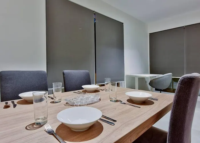 Modern 3 Bed & 2 Bth *