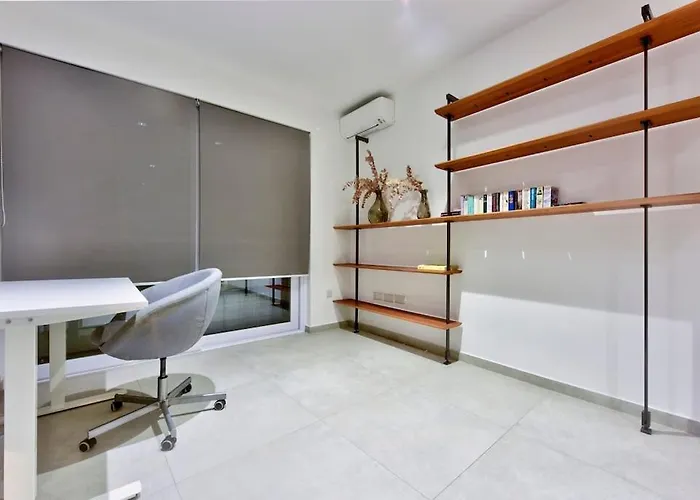 Modern 3 Bed & 2 Bth Daire Sliema