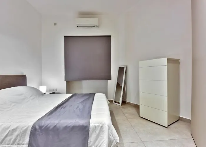 Modern 3 Bed & 2 Bth * Sliema