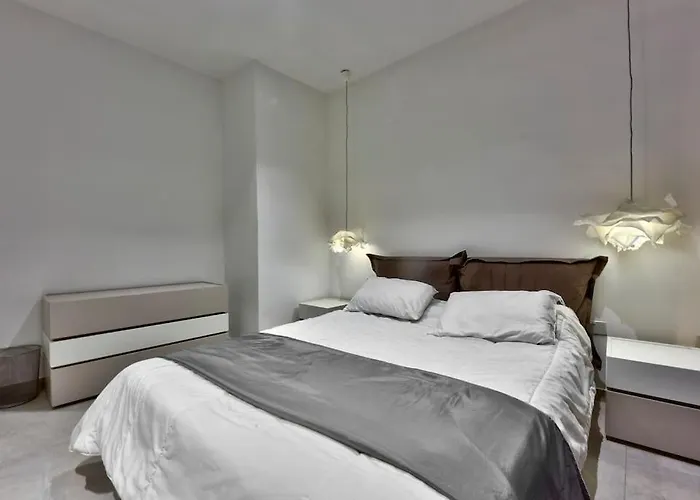 Modern 3 Bed & 2 Bth Daire