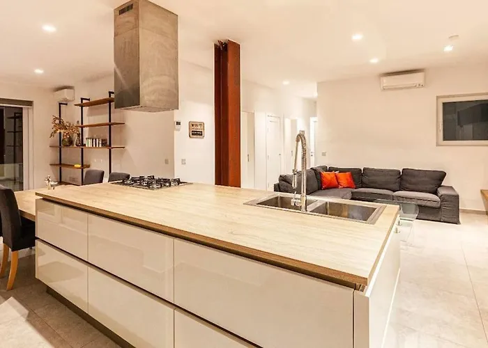 Modern 3 Bed & 2 Bth Daire