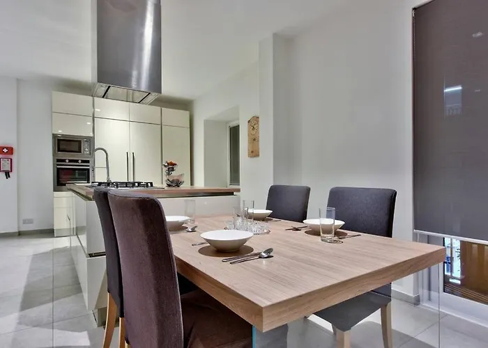 Modern 3 Bed & 2 Bth *